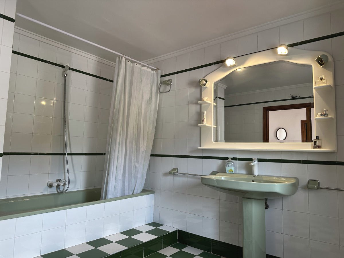ample bathroom village house for sale vall de laguar