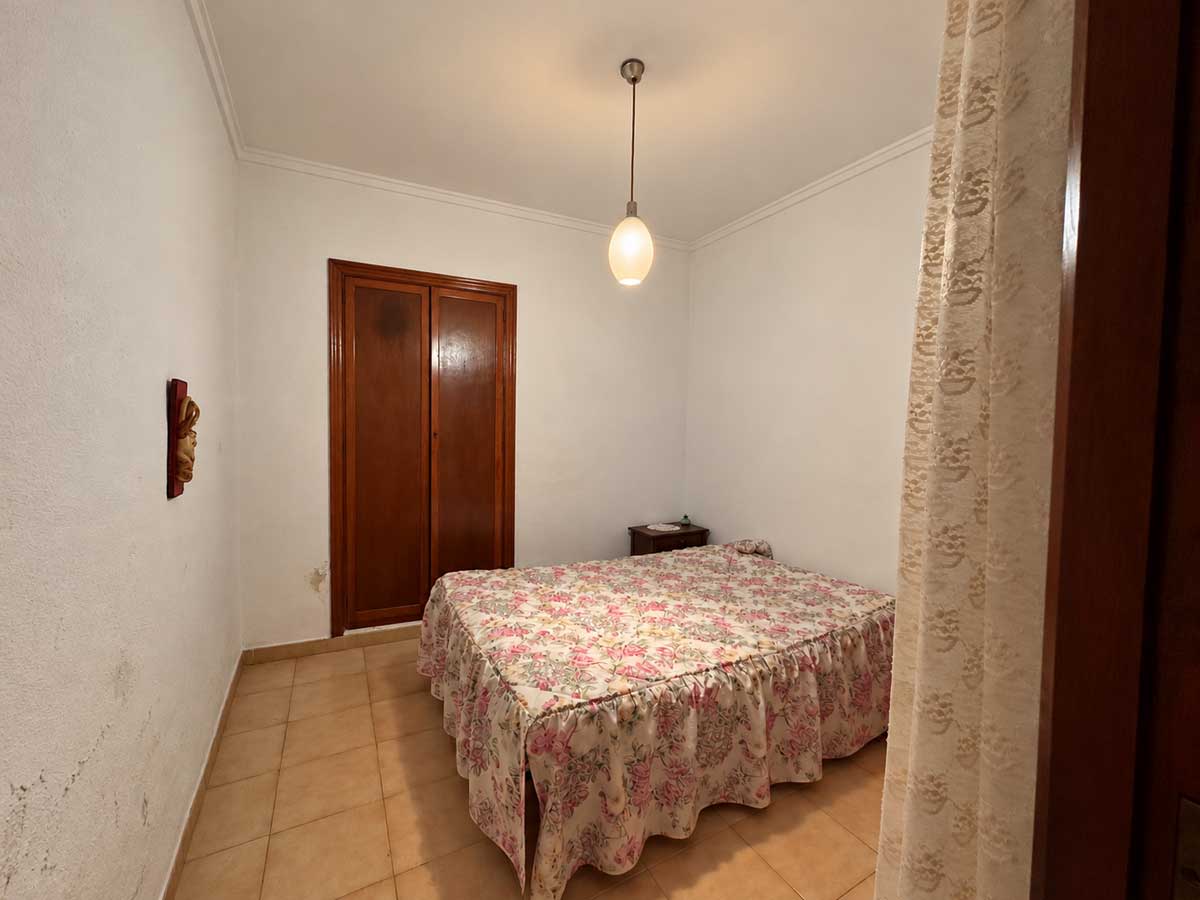 small bedroom without windows
