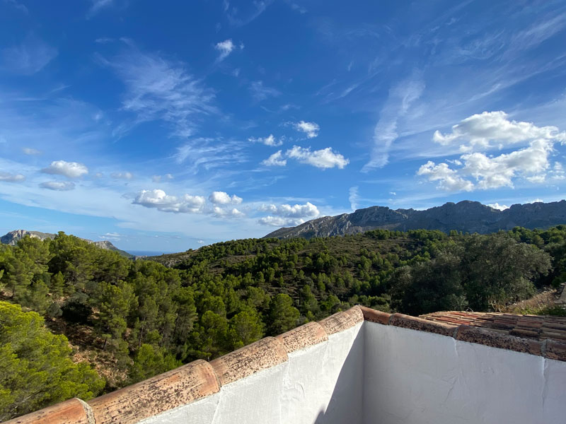 uitzicht balkon met sierra de bernia-
