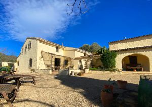 Finca for Sale Pinos, the front facade