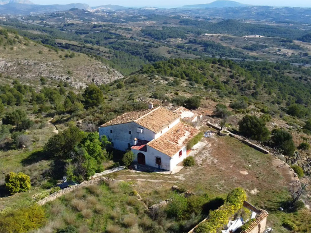 Finca with 3 buildings - Plot of land: 50,000 m2