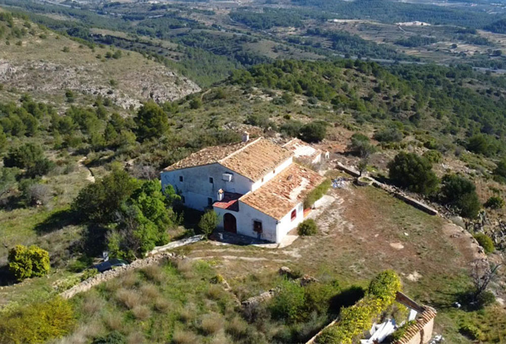 Finca met opstallen - Perceel: 12,3 hectare 685.00€