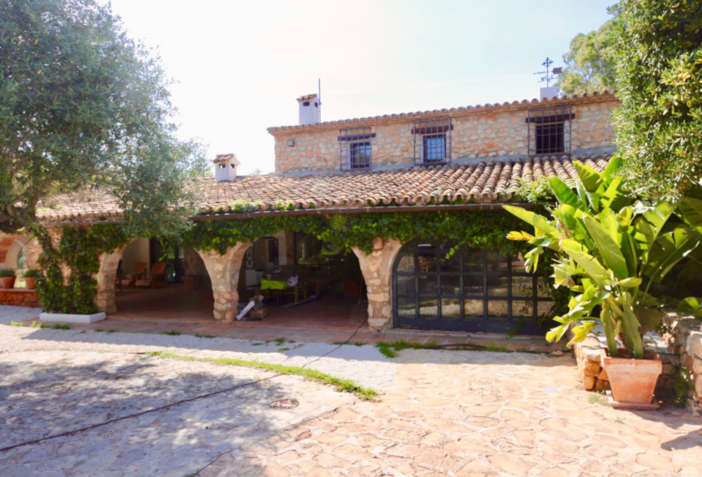 Stijlvol verbouwde finca net buiten Benissa en Senija - Perceel: 18.5000 m2 - Vraagprijs: 1.295.000€