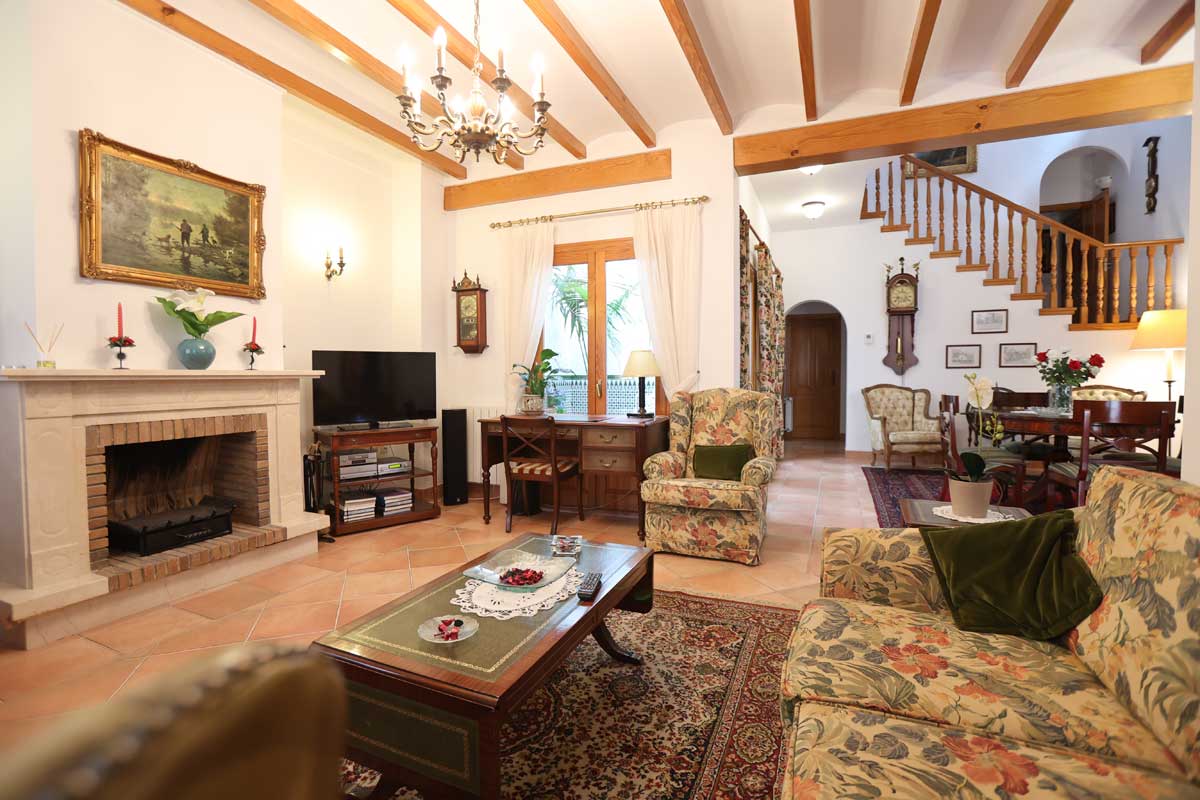 Una Vivienda Amplia y Acogedora con Nada Menos que 5 Dormitorios y 4 Baños