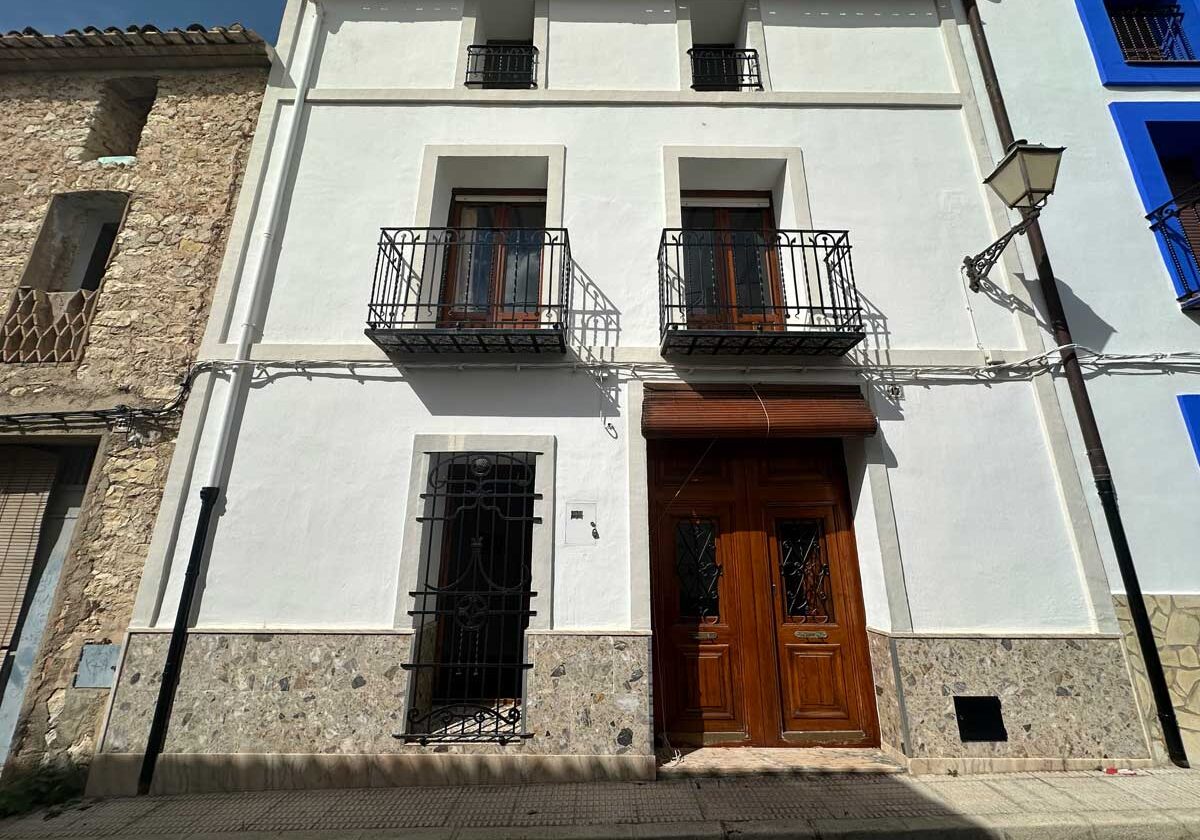 Front-Facade-Rustic-Village-house-Vall-de-Laguar