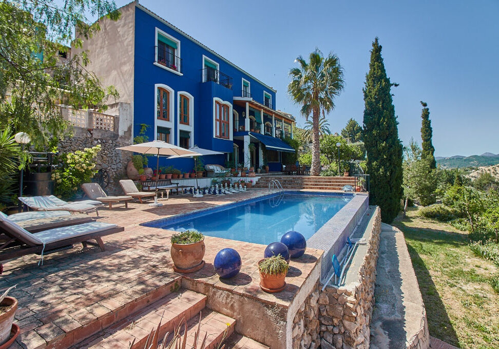 Spectacular village houses for sale Relleu Alicante Plot total17.000m2 - Asking price: 975.000€